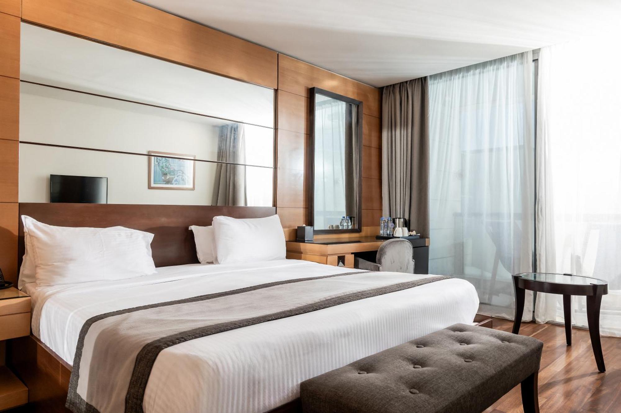 Coral Beach Hotel And Resort Бейрут Экстерьер фото