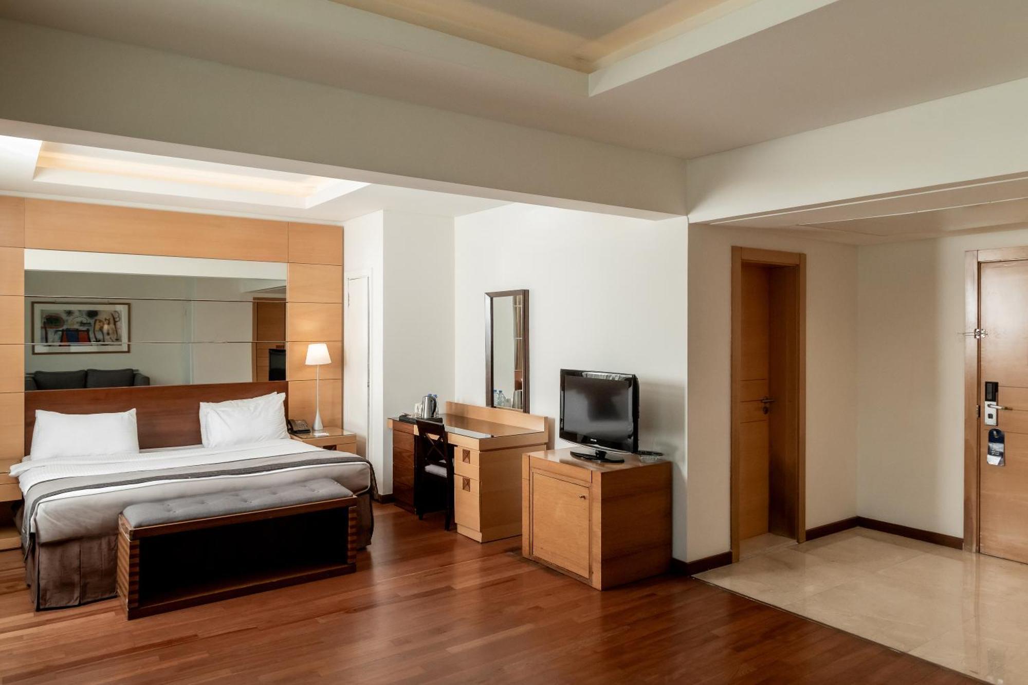 Coral Beach Hotel And Resort Бейрут Экстерьер фото