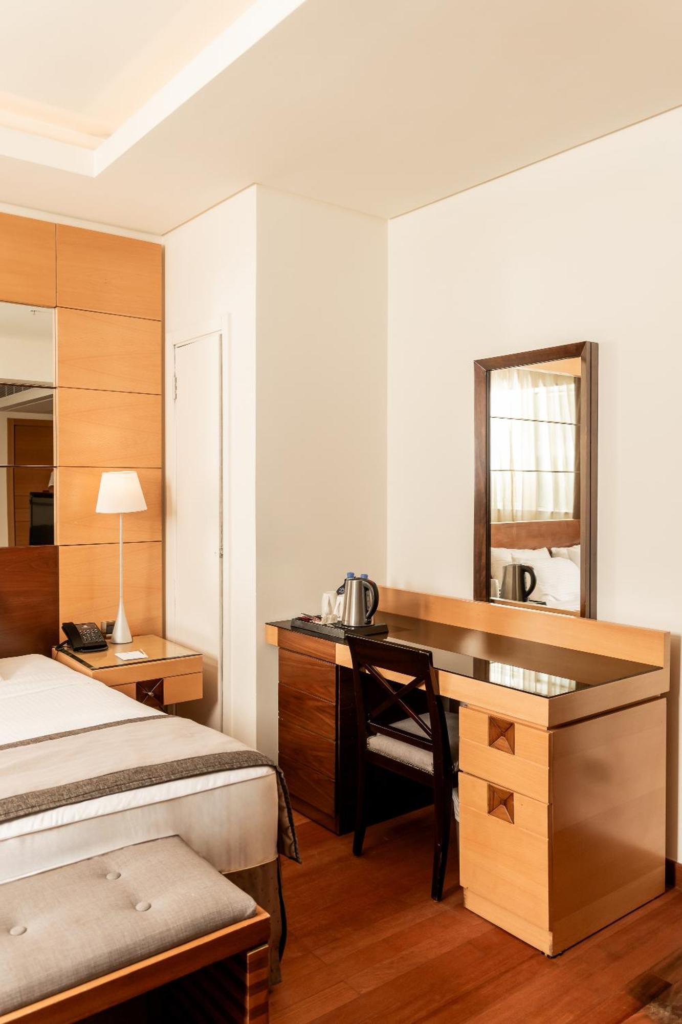 Coral Beach Hotel And Resort Бейрут Экстерьер фото