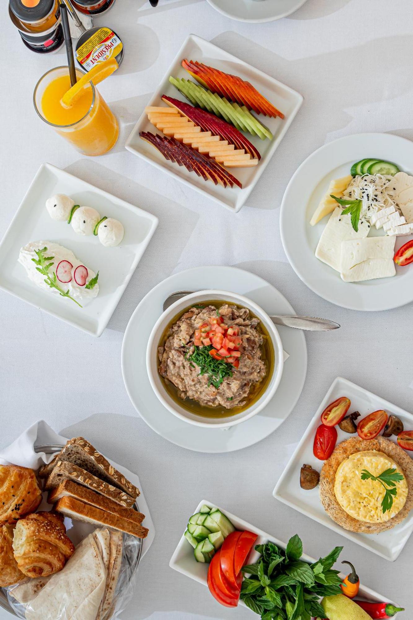 Coral Beach Hotel And Resort Бейрут Экстерьер фото